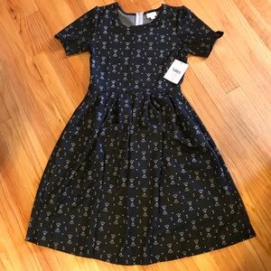BNWT Medium Lularoe Amelia- Black w Arrows